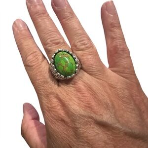 Silver Veined Green Stone Ornate Embossed Ring